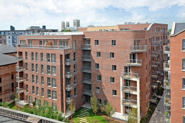 2 bed property, in Bellerby Court, £300,000