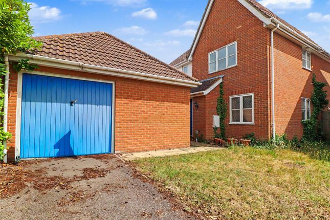 2 bed property, in Heritage Way, £315,000