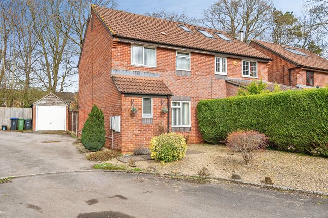 3 bed property, in Lydiard Road, £250,000