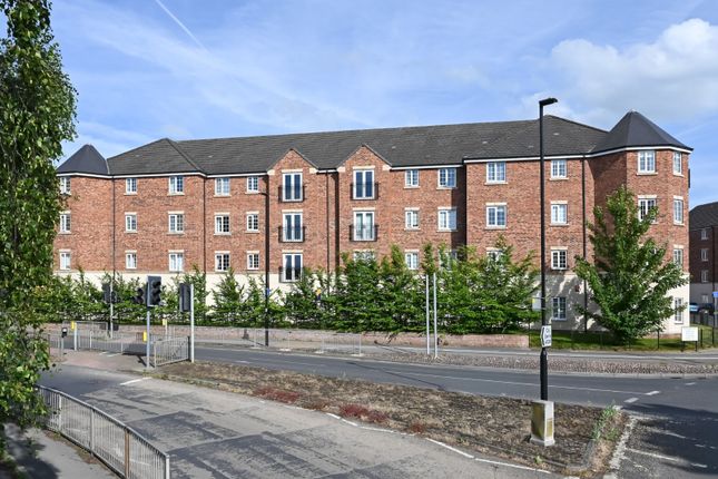 2 bed property, in Masters Mews, £180,000