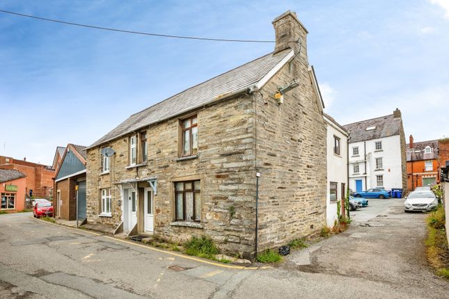 3 bed property, in Pwllhai, £110,000