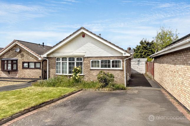 2 bed property, in Norfolk Crescent, £220,000