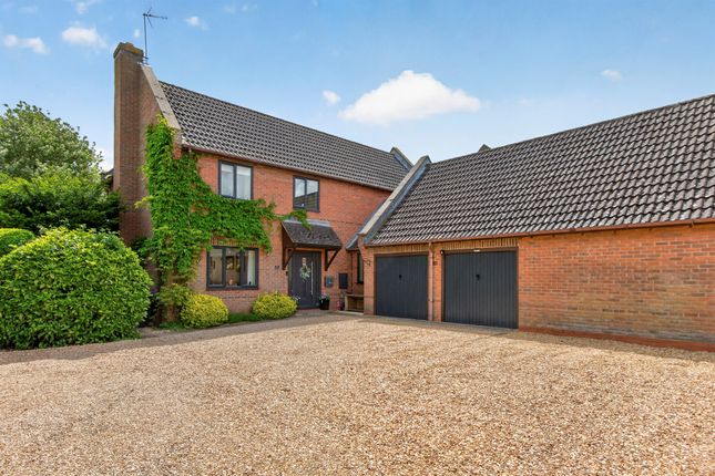 4 bed property, in Farriers Way, £550,000