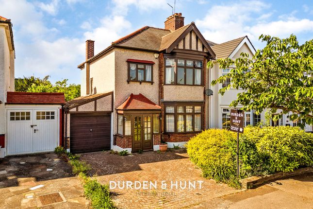 3 bed property, in Monmouth Avenue, £875,000