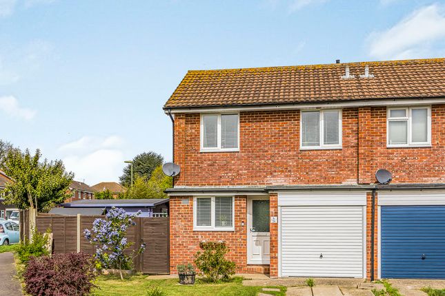 2 bed property, in Brook Gardens, £360,000