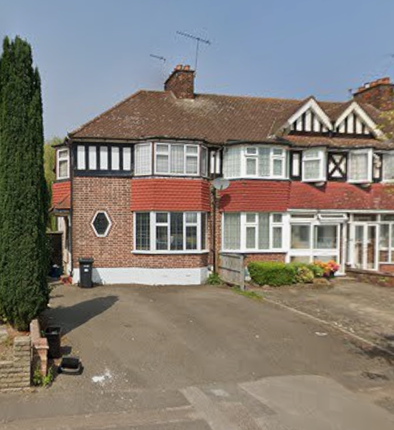 3 bed property, in Brackley Square, £599,999