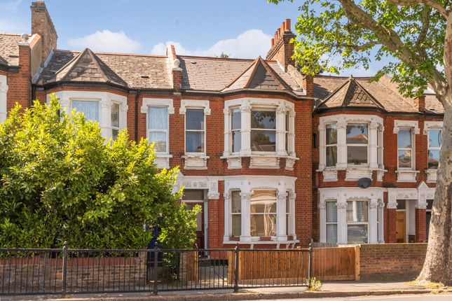 4 bed property, in Lordship Lane, £595,000