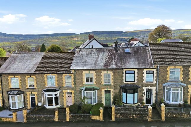 4 bed property, in The Avenue, £160,000