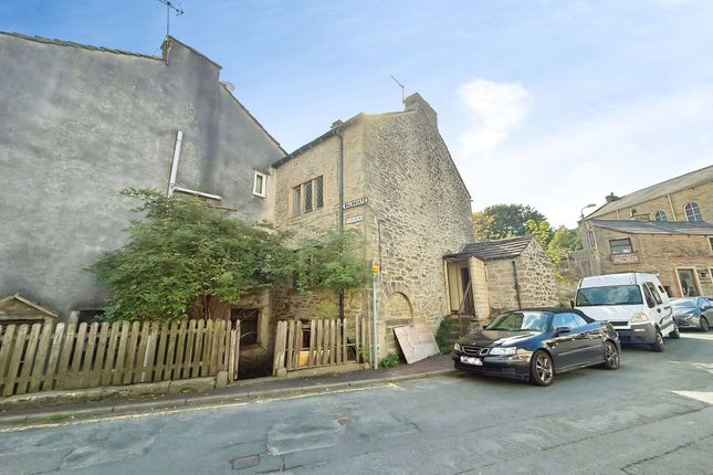 2 bed property, in Walmsgate, £65,000
