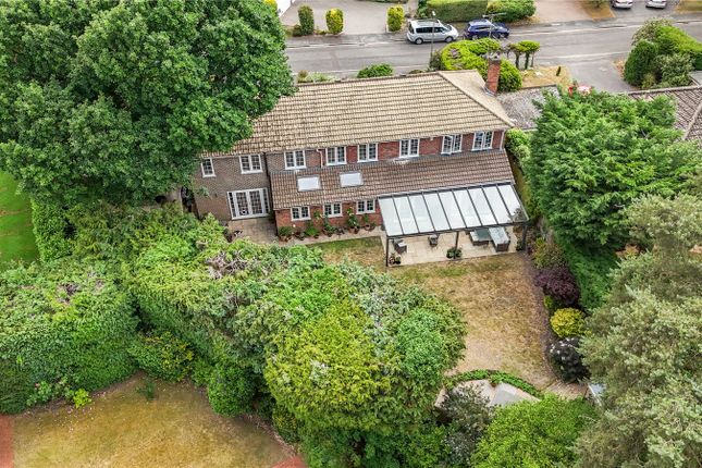 6 bed property, in Yeomans Way, £1,250,000