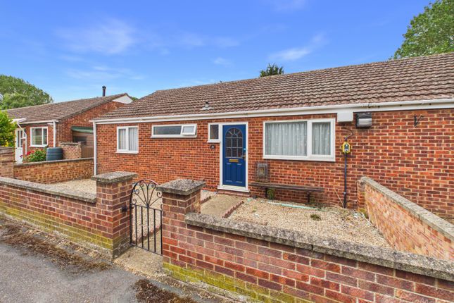 2 bed property, in Hethersett Close, £220,000