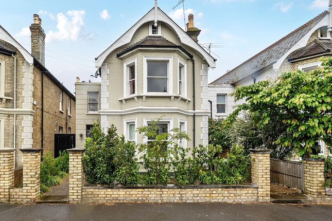 2 bed property, in Park Road, £350,000