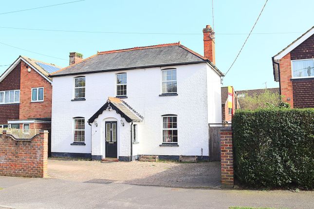 3 bed property, in Highfield Road, £485,000