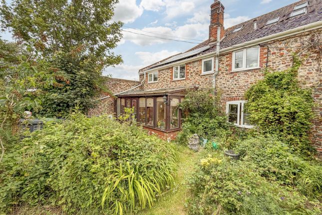 2 bed property, in Honing Road, £240,000