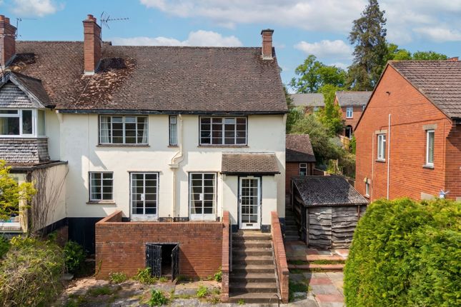 3 bed property, in Hawthorn Road, £325,000