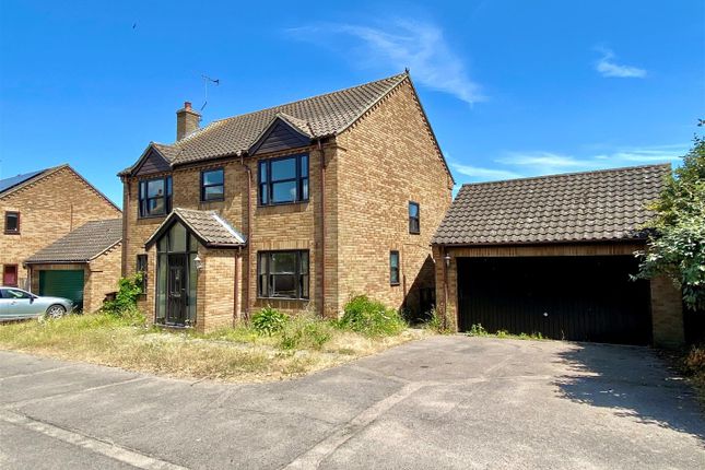 4 bed property, in Pebble View Walk, £300,000