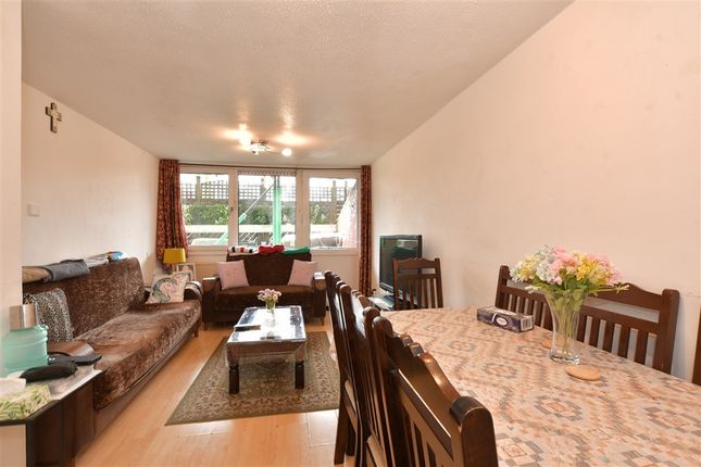2 bed property, in Woodford Green, £240,000