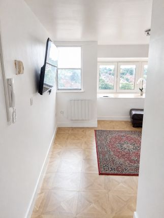1 bed property, in 114 Falmouth Road, £75,000