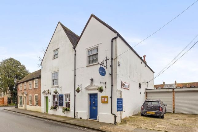 2 bed property, in Flat 2, £175,000