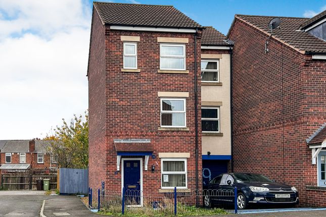 3 bed property, in Pippin Close, £110,000
