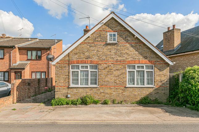 3 bed property, in Rusham Road, £499,500