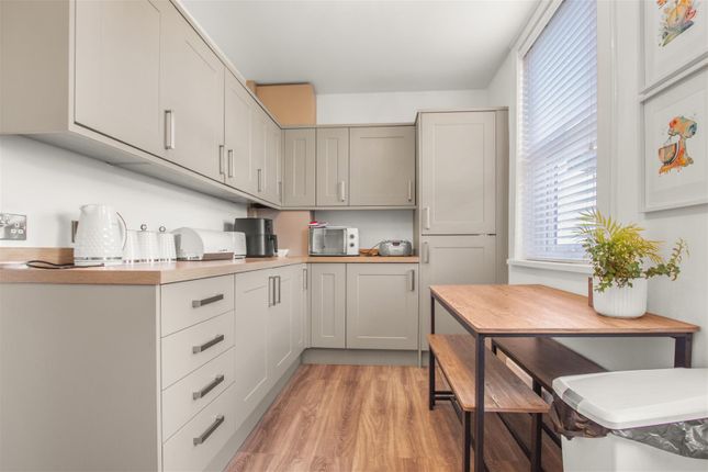 3 bed property, in Garden Walk, £325,000