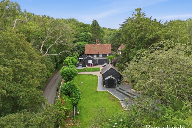 2 bed property, in Dark Lane, £750,000
