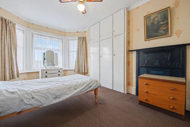 3 bed property, in Ash Tree Road, £370,000
