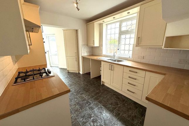 3 bed property, in Hollybush Road, £365,000