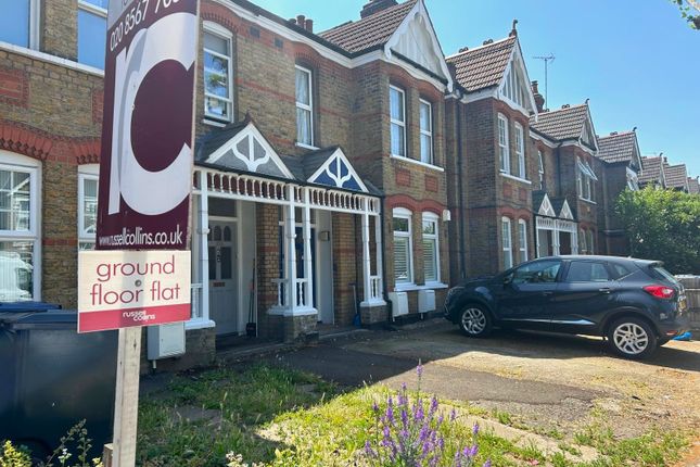 2 bed property, in Little Ealing Lane, £450,000