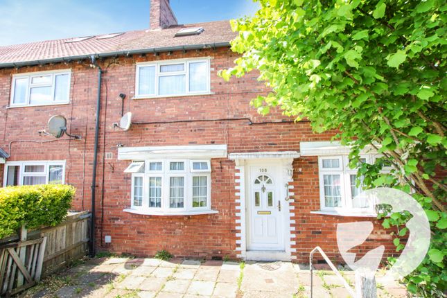 2 bed property, in Churchbury Road, £300,000