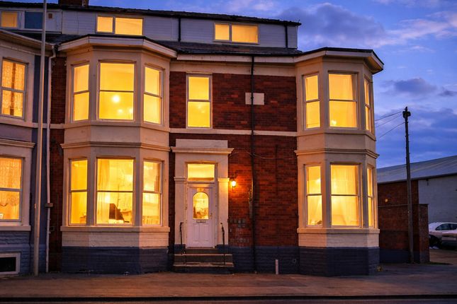 1 bed property, in Dickson Road, £8,000
