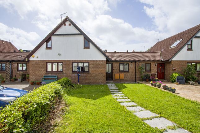 3 bed property, in Beaumont Court, £295,000
