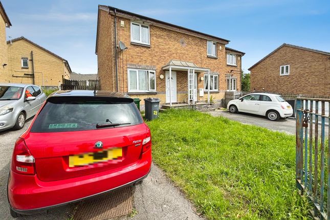 2 bed property, in Eversley Drive, £100,000