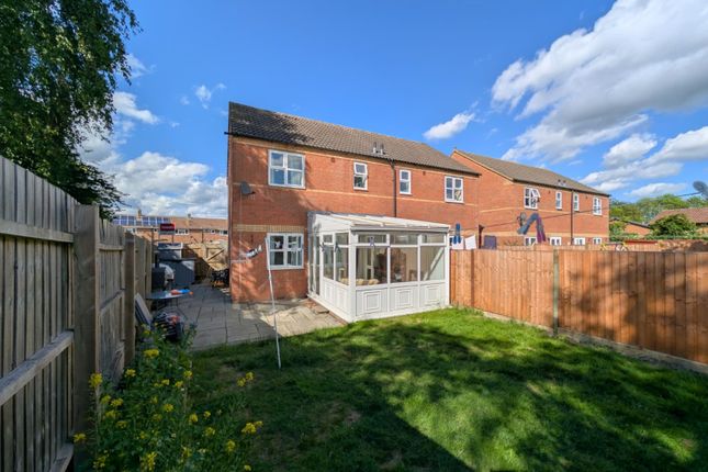 2 bed property, in Elsie Davis Close, £170,000
