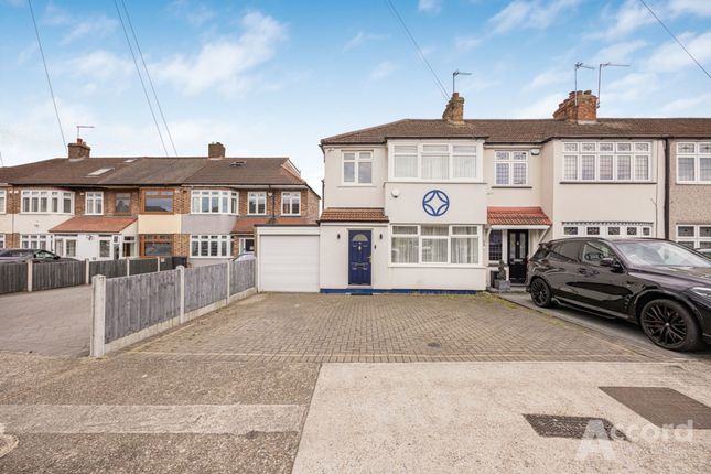 3 bed property, in Heather Way, £550,000