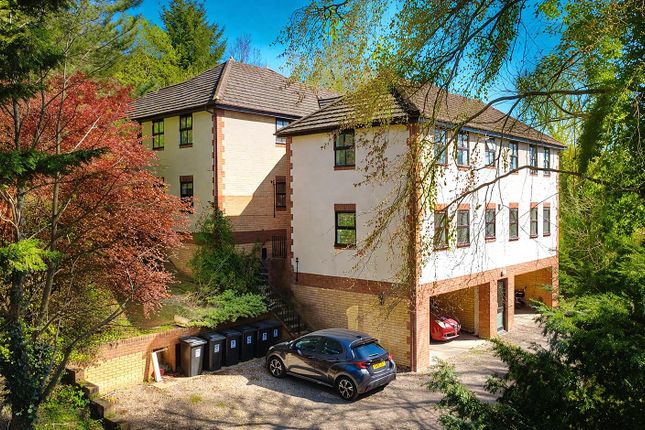 2 bed property, in Beechfield Road, £275,000
