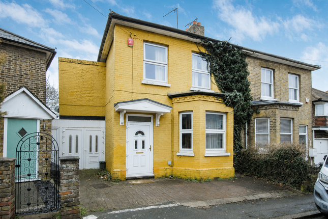 4 bed property, in Montague Road, £650,000