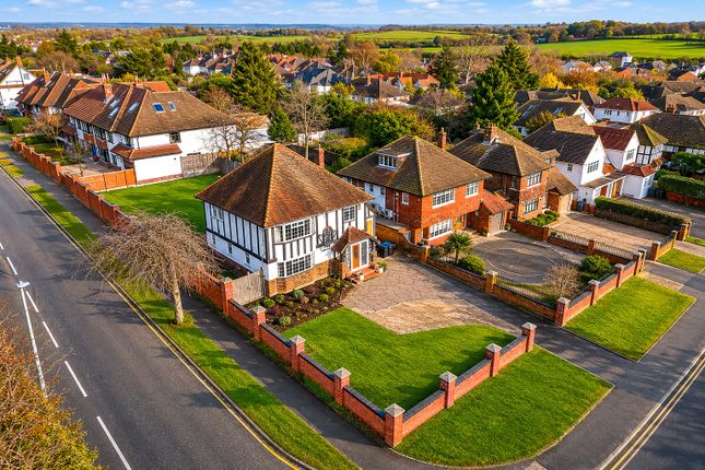 4 bed property, in Manor Road, £1,250,000