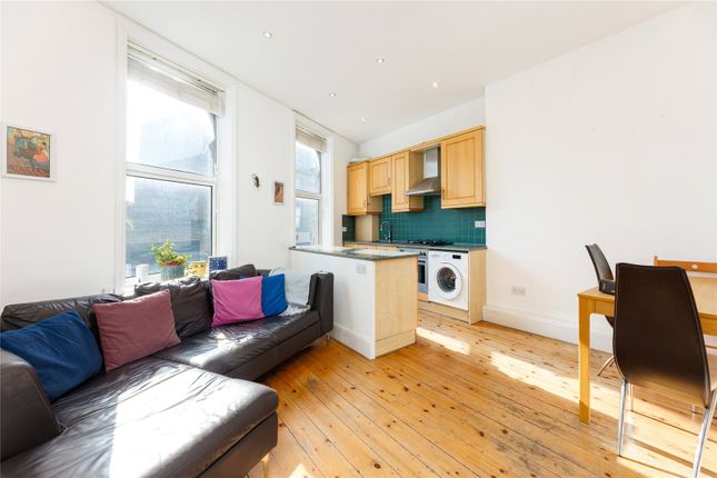 1 bed property, in Battersea Park Road, £350,000