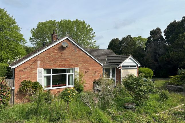 3 bed property, in Fairfield Road, £300,000