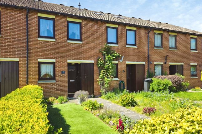 2 bed property, in Pelican Lane, £310,000
