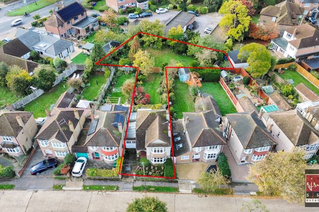 3 bed property, in Ashview Gardens, £640,000