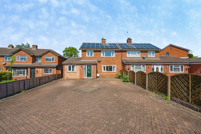 3 bed property, in Queen Street, £260,000