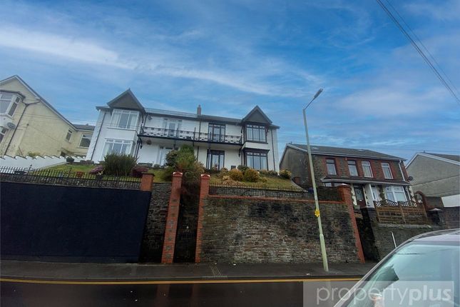 3 bed property, in Tyntyla Road, £180,000
