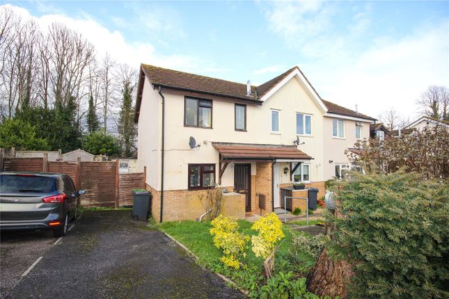 2 bed property, in Burnham Close, £200,000