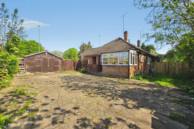 2 bed property, in Vale Road, £425,000