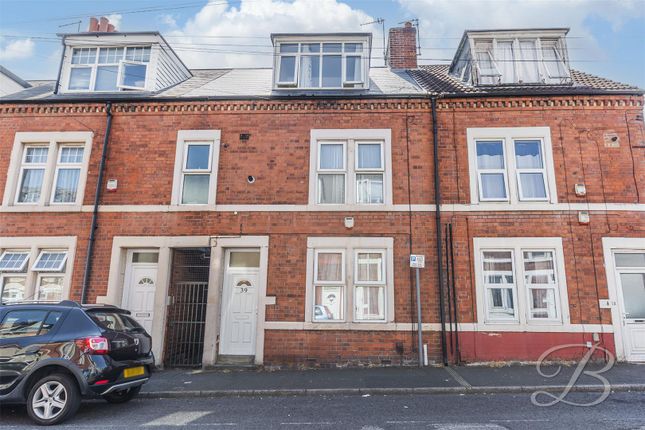 3 bed property, in Chaucer Street, £150,000