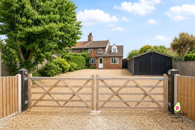 4 bed property, in Low Road, £350,000