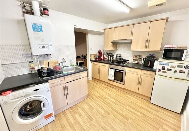 2 bed property, in Llangyfelach Road, £249,950
